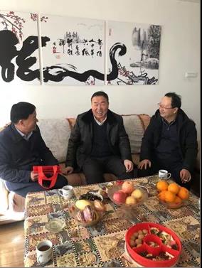 敦煌種業(yè)領(lǐng)導(dǎo)看望慰問公司老干部、老黨員及困難黨員職工